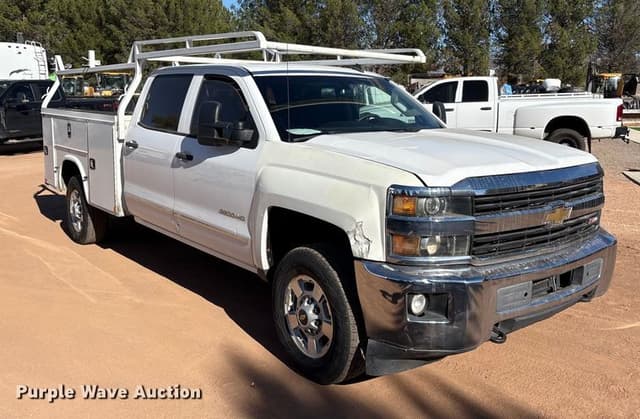 Image of Chevrolet 2500HD equipment image 3