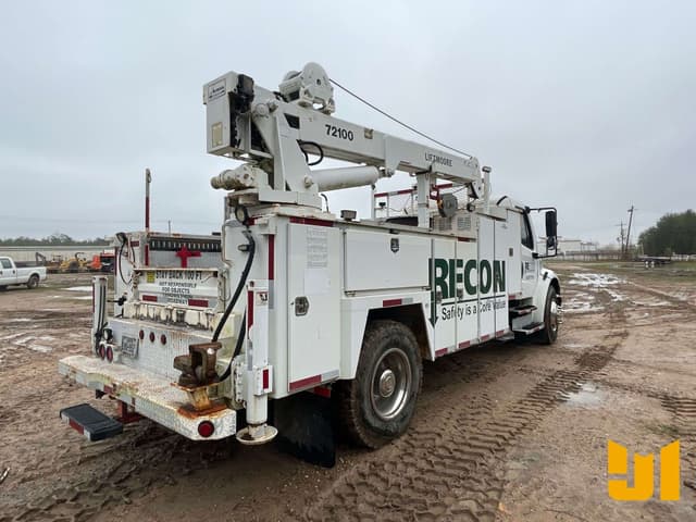 Image of Freightliner M2-106 equipment image 4