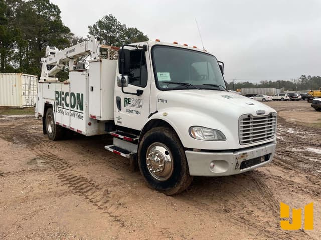 Image of Freightliner M2-106 equipment image 2
