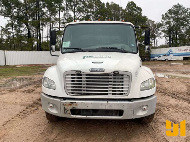 Image of Freightliner M2-106 equipment image 1
