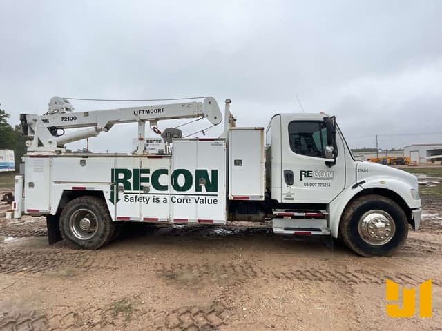 Image of Freightliner M2-106 equipment image 3