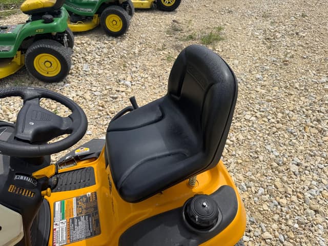 Image of Cub Cadet LT1042 equipment image 3