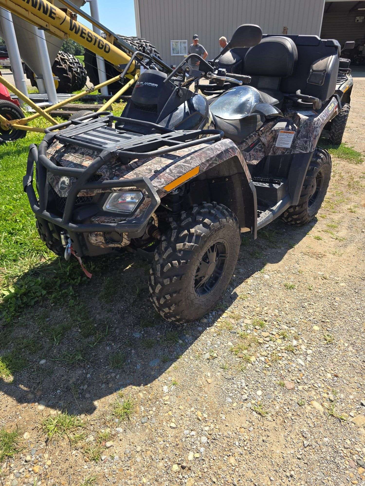 2011 Can-Am Outlander 500 Equipment Image0