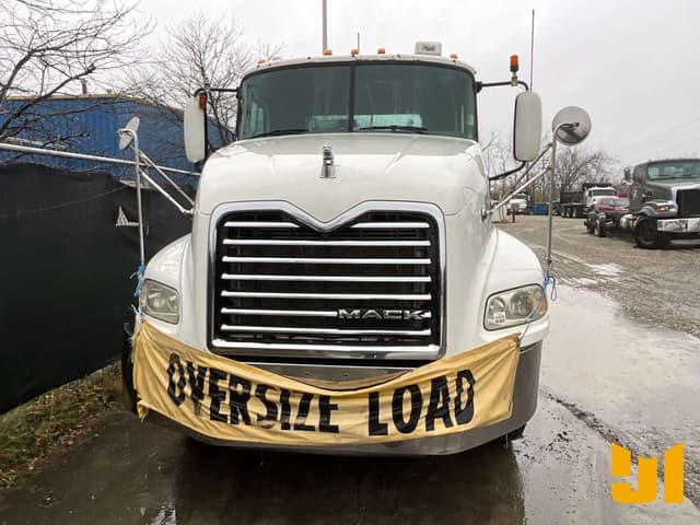 Image of Mack CXU613 equipment image 4