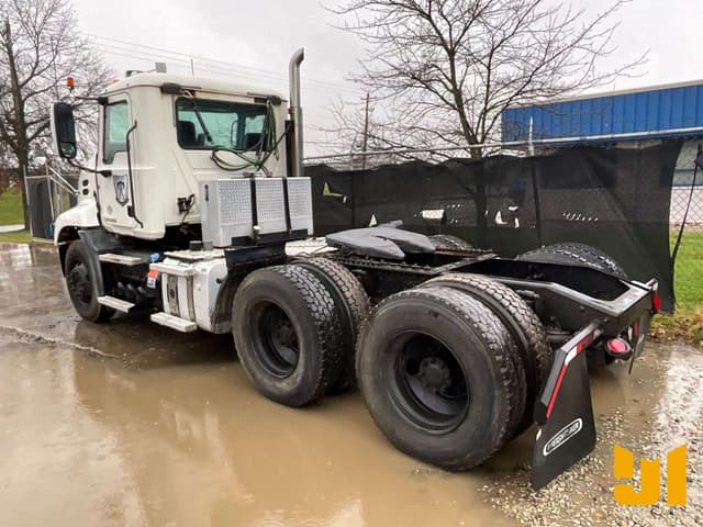 Image of Mack CXU613 equipment image 2