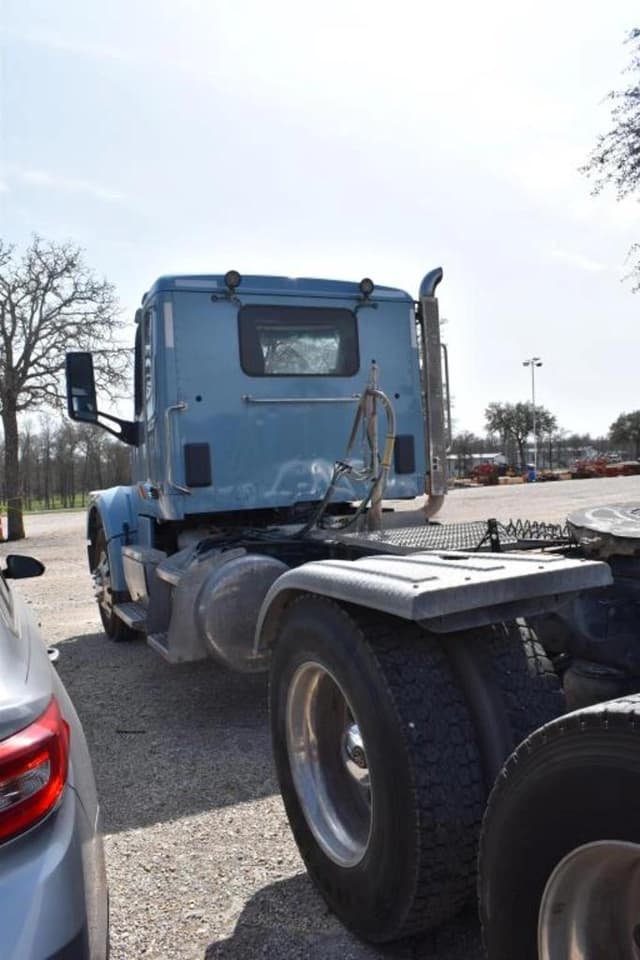 Image of Peterbilt 567 equipment image 4