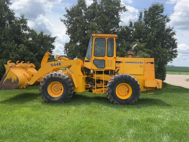 Image of John Deere 544E equipment image 1
