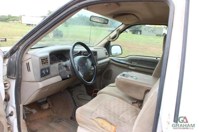 Image of Ford F-250 equipment image 4