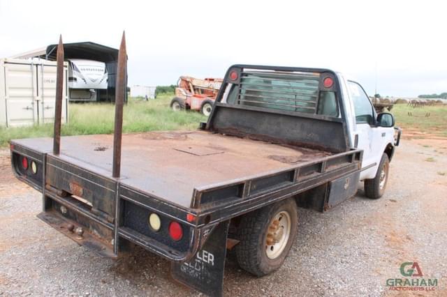 Image of Ford F-250 equipment image 1
