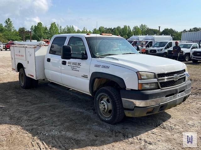 Image of Chevrolet 3500 equipment image 2