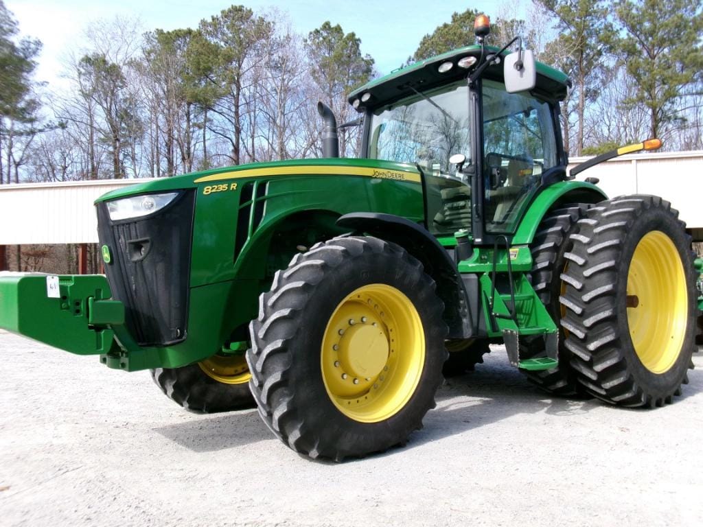 Main image John Deere 8235R