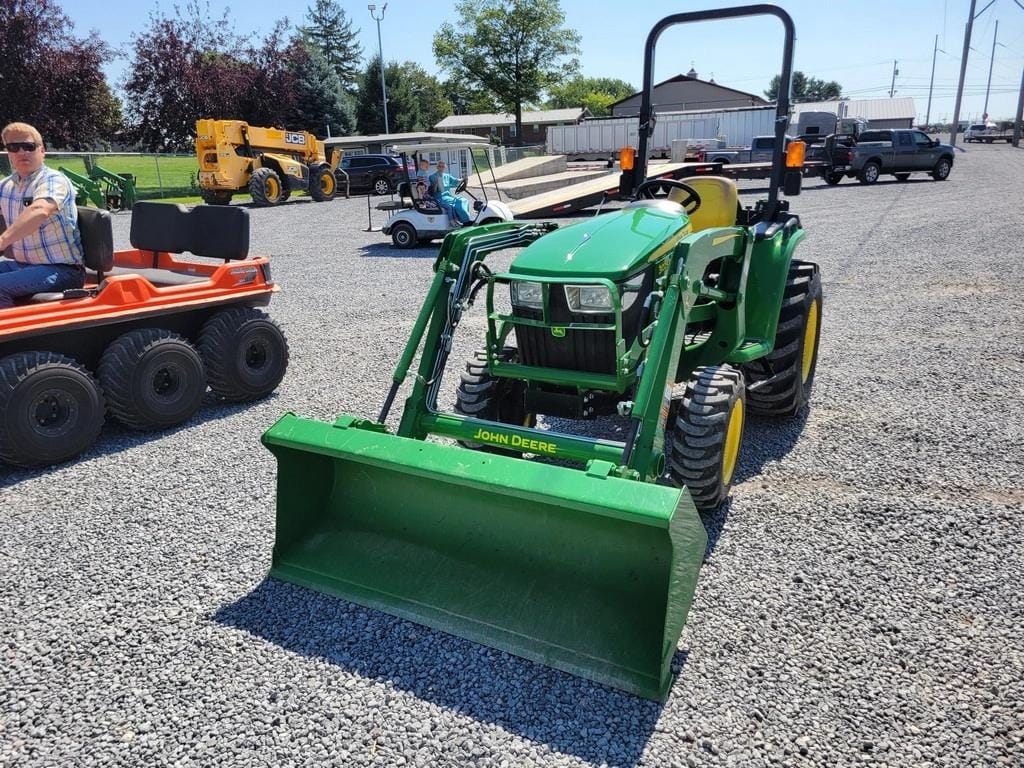 2018 John Deere 3025E Equipment Image0