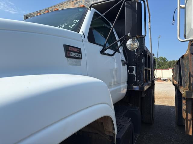 Image of GMC C8500 equipment image 1