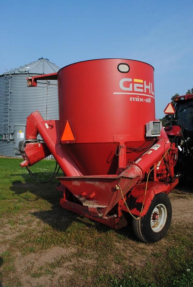 Image of Gehl 125 equipment image 3