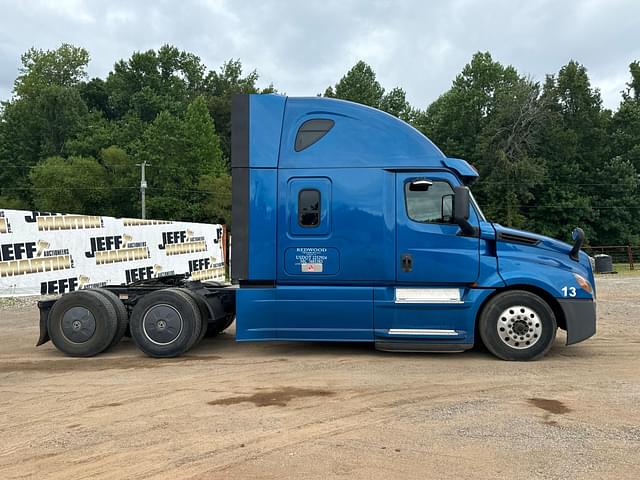 Image of Freightliner Cascadia equipment image 3