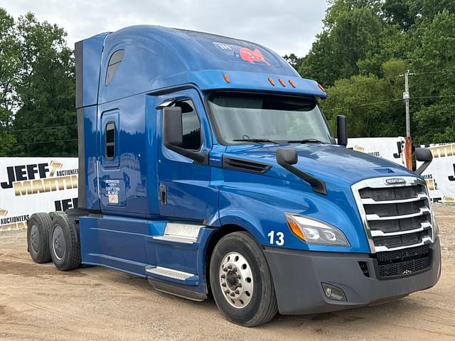 Image of Freightliner Cascadia equipment image 2