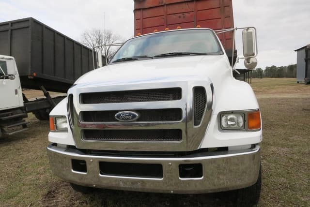 Image of Ford F-750 equipment image 2