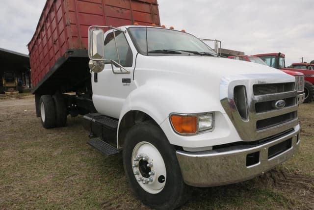 Image of Ford F-750 equipment image 3