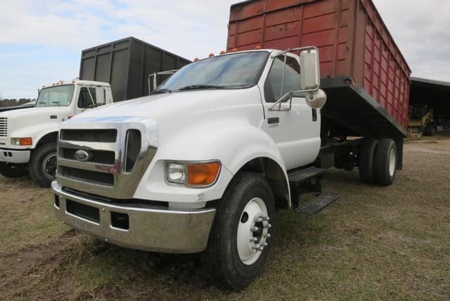 Image of Ford F-750 equipment image 1