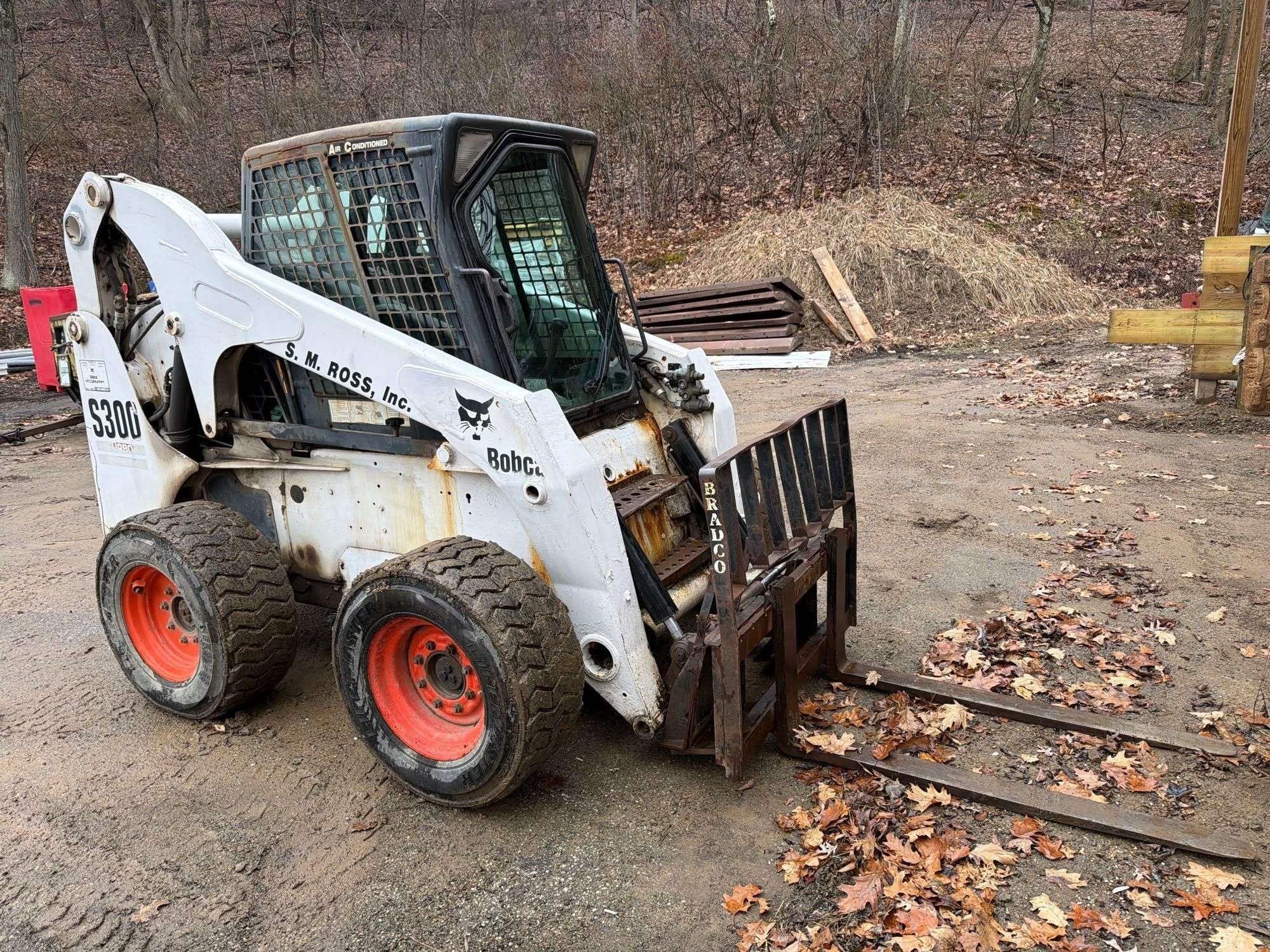 Bobcat S300 Equipment Image0