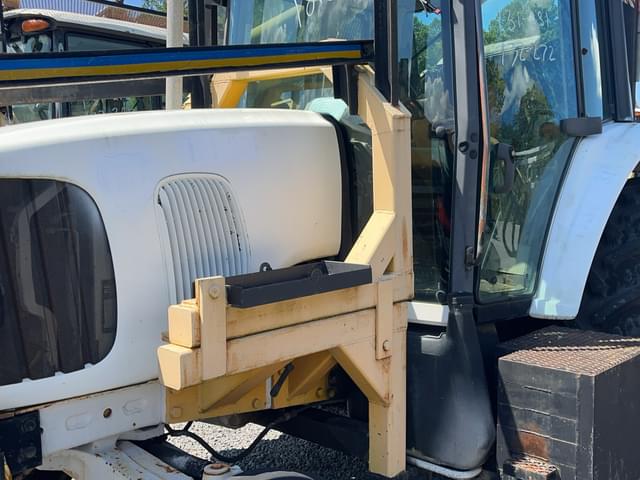 Image of John Deere 6220 equipment image 3