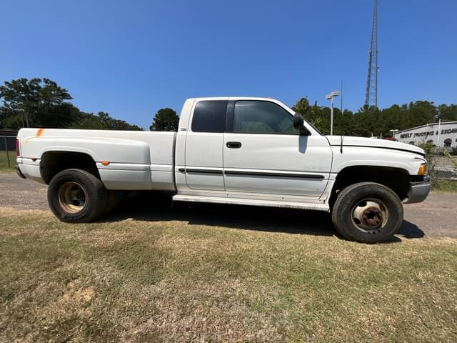 Image of Dodge Ram 3500 equipment image 3
