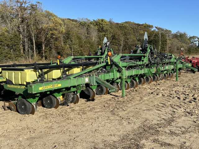 Image of John Deere 1720 equipment image 1