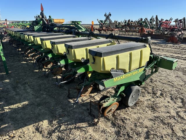 Image of John Deere 1720 equipment image 2