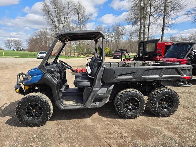 Image of Can-Am Defender XT HD10 equipment image 1