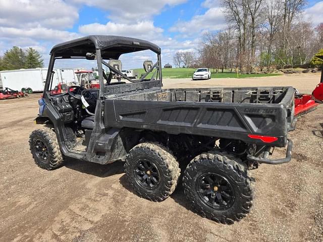 Image of Can-Am Defender XT HD10 equipment image 2