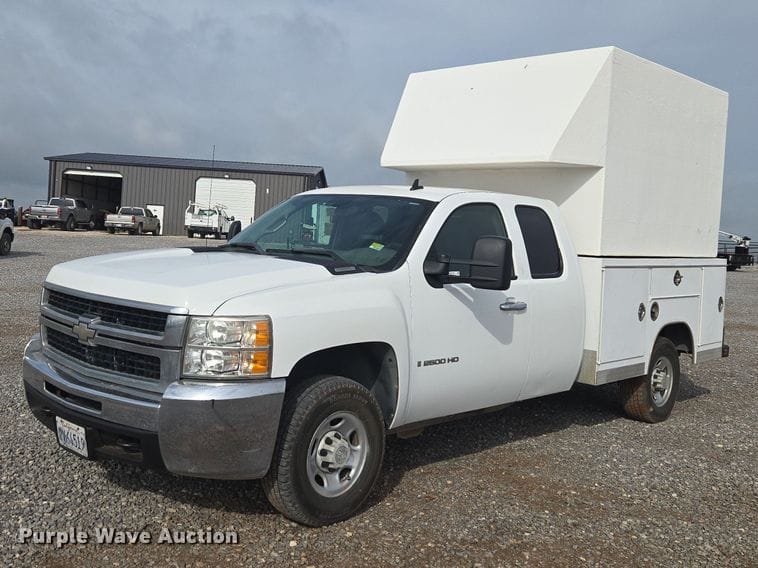 2009 Chevrolet Silverado Equipment Image0