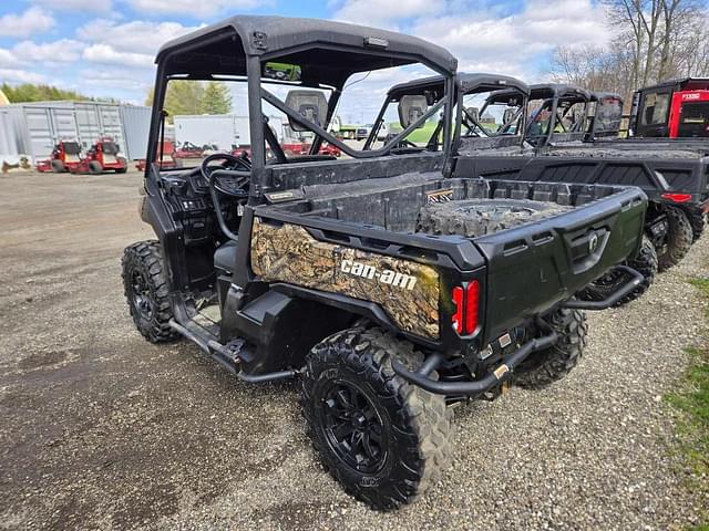 Image of Can-Am Defender XT HD9 equipment image 2
