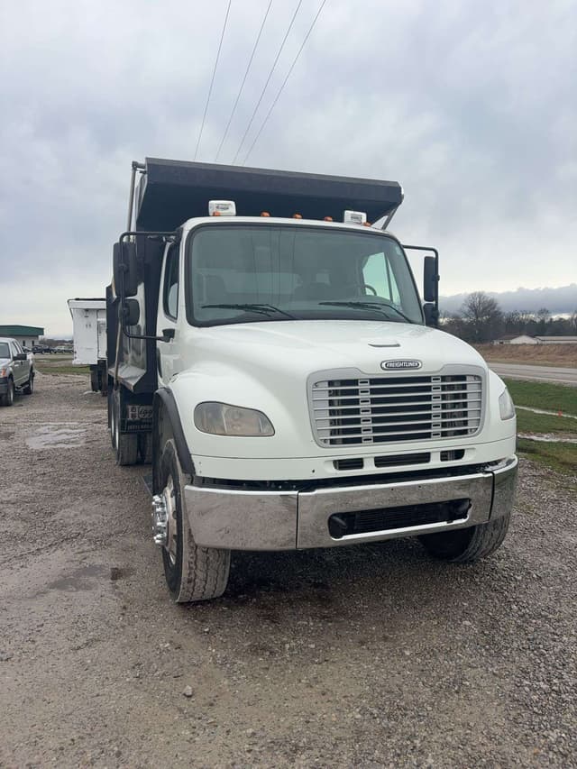 Image of Freightliner Business Class M2 106 equipment image 2