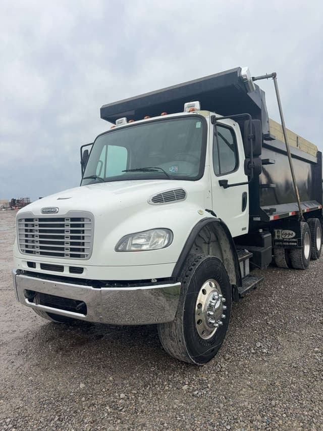 Image of Freightliner Business Class M2 106 equipment image 3