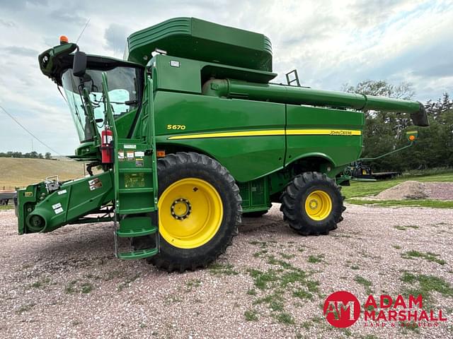 Image of John Deere S670 equipment image 1