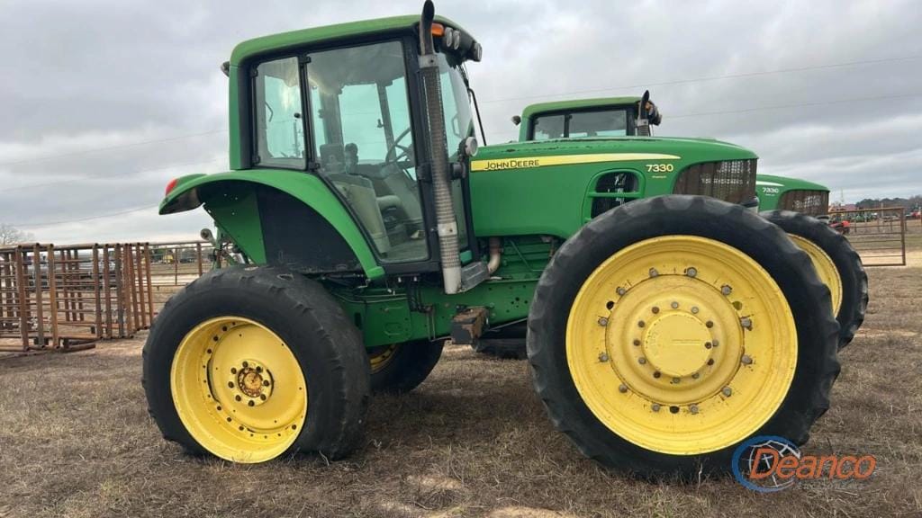 2010 John Deere 7330 Equipment Image0