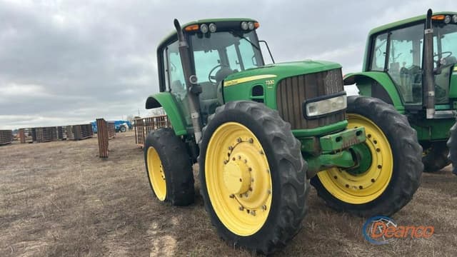 Image of John Deere 7330 equipment image 2