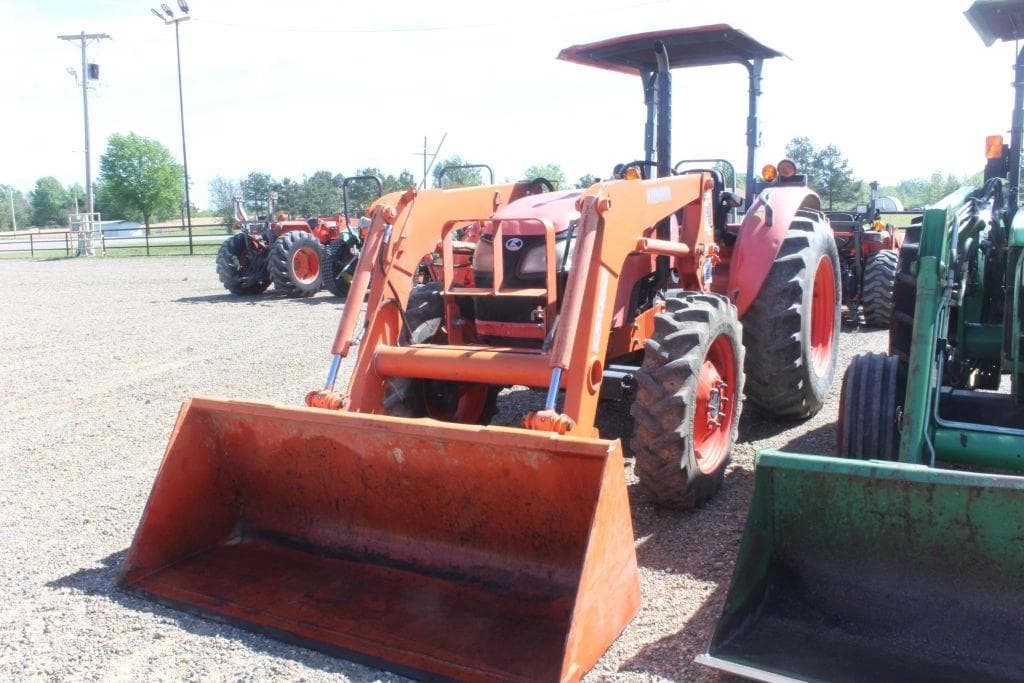 Image of Kubota M7040 Primary image