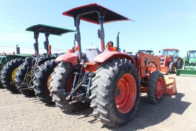 Image of Kubota M7040 equipment image 2