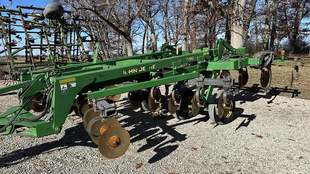 Image of John Deere 2700 equipment image 3