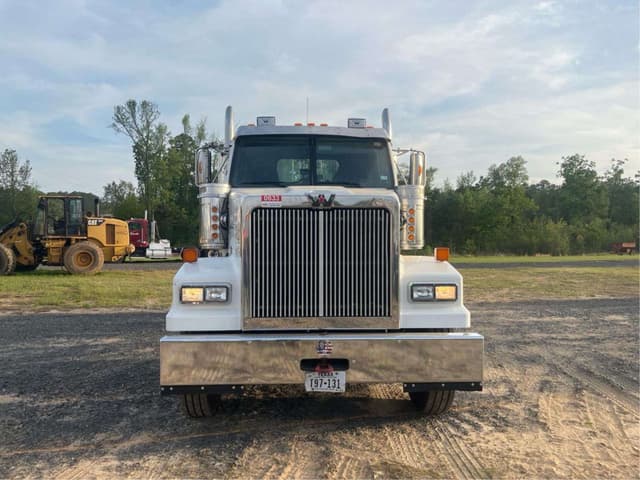 Image of Western Star 4900 SF equipment image 3