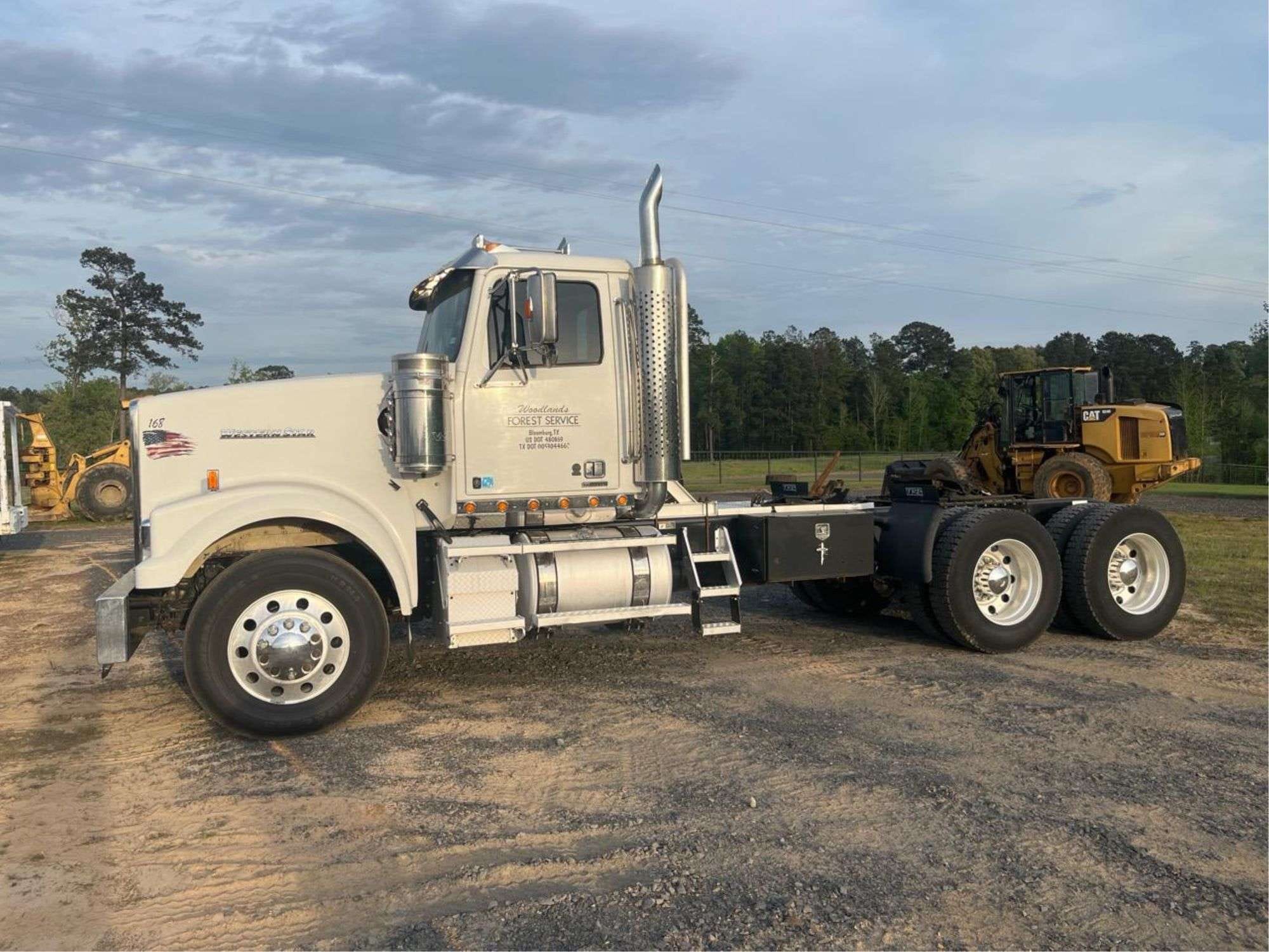 2020 Western Star 4900 SF Equipment Image0