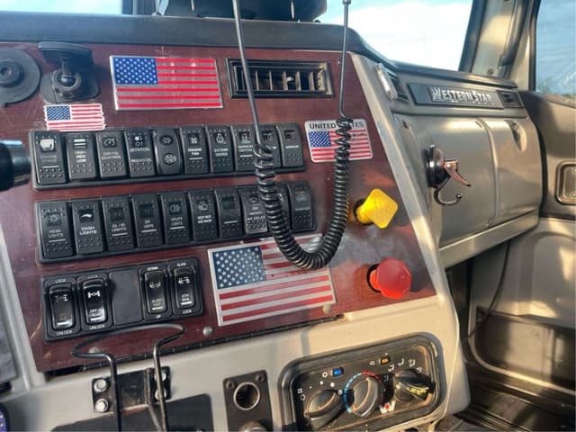 Image of Western Star 4900 SF equipment image 4