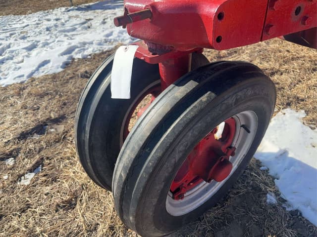Image of Farmall H equipment image 2
