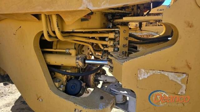 Image of Caterpillar 936E equipment image 4