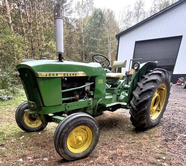 Image of John Deere 2010 equipment image 1