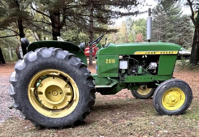 Image of John Deere 2010 equipment image 3