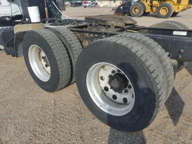 Image of International WorkStar 7600 equipment image 4