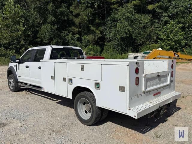 Image of Ford F-450 equipment image 2