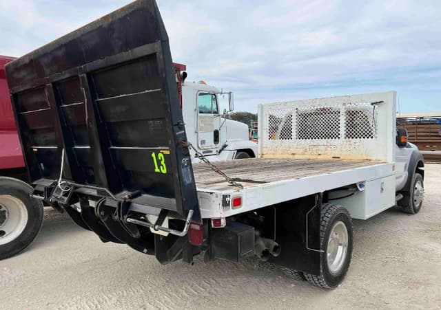 Image of Ford F-550 equipment image 4